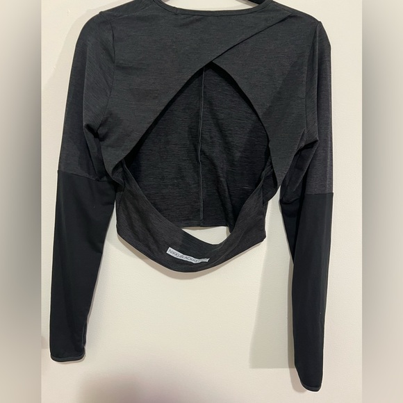 Gymshark Nikki B Blackketter Long Sleeve Crop Shirt - Picture 6 of 6
